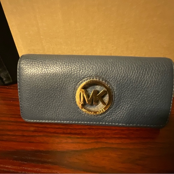 Michael Kors Navy Blue Snap Front Wallet - Picture 2 of 8
